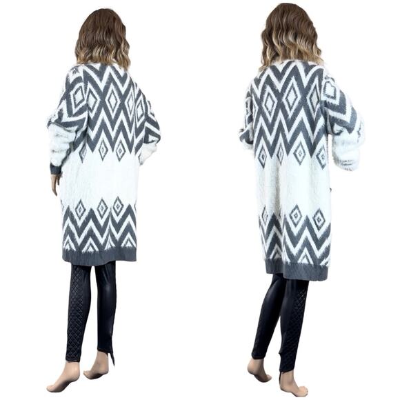 NWOT &Merci Cozy Mohair Grey and White Fuzzy Batik Print Cardigan SZ L$69 - Picture 5 of 10
